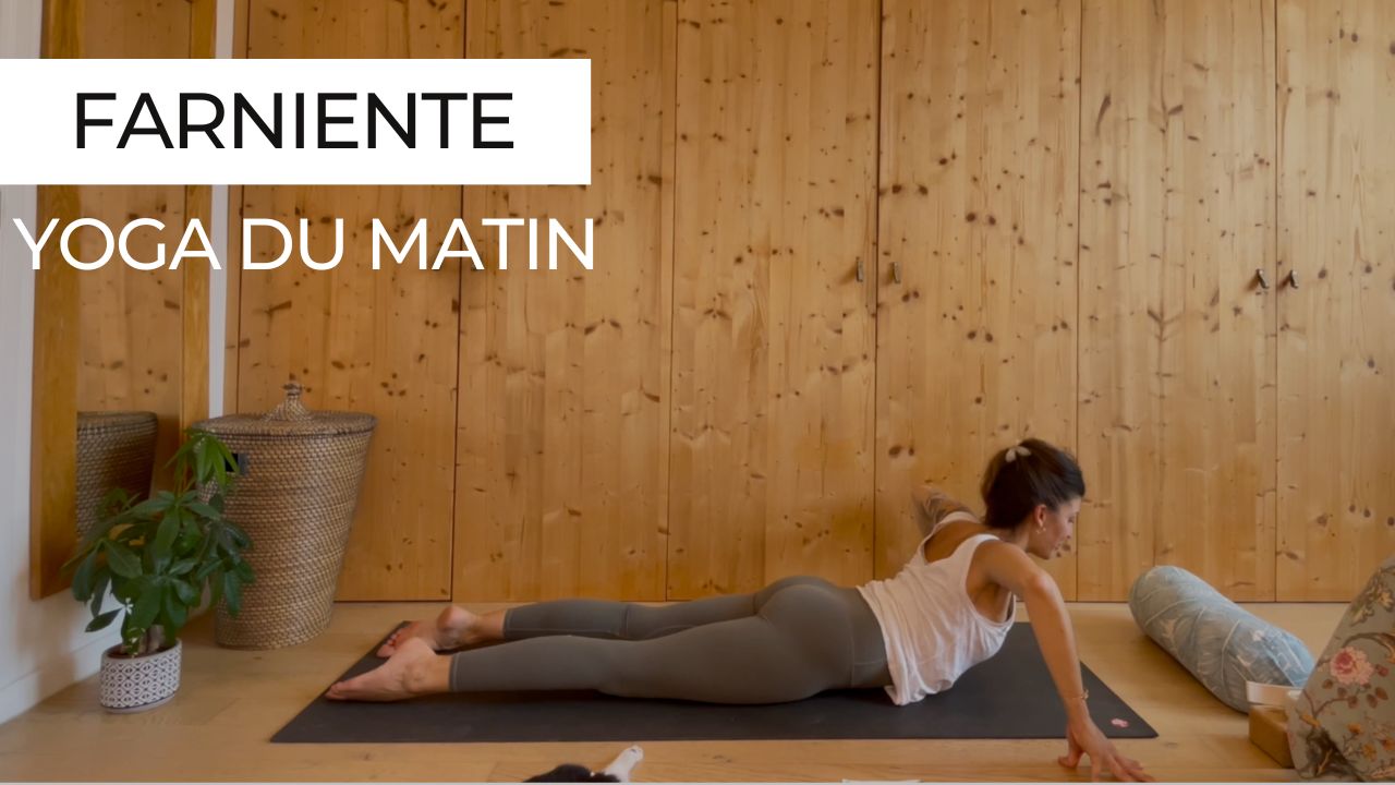 Marie en posture du cobra lors d'une séance de yoga du matin intitulée "Farniente".