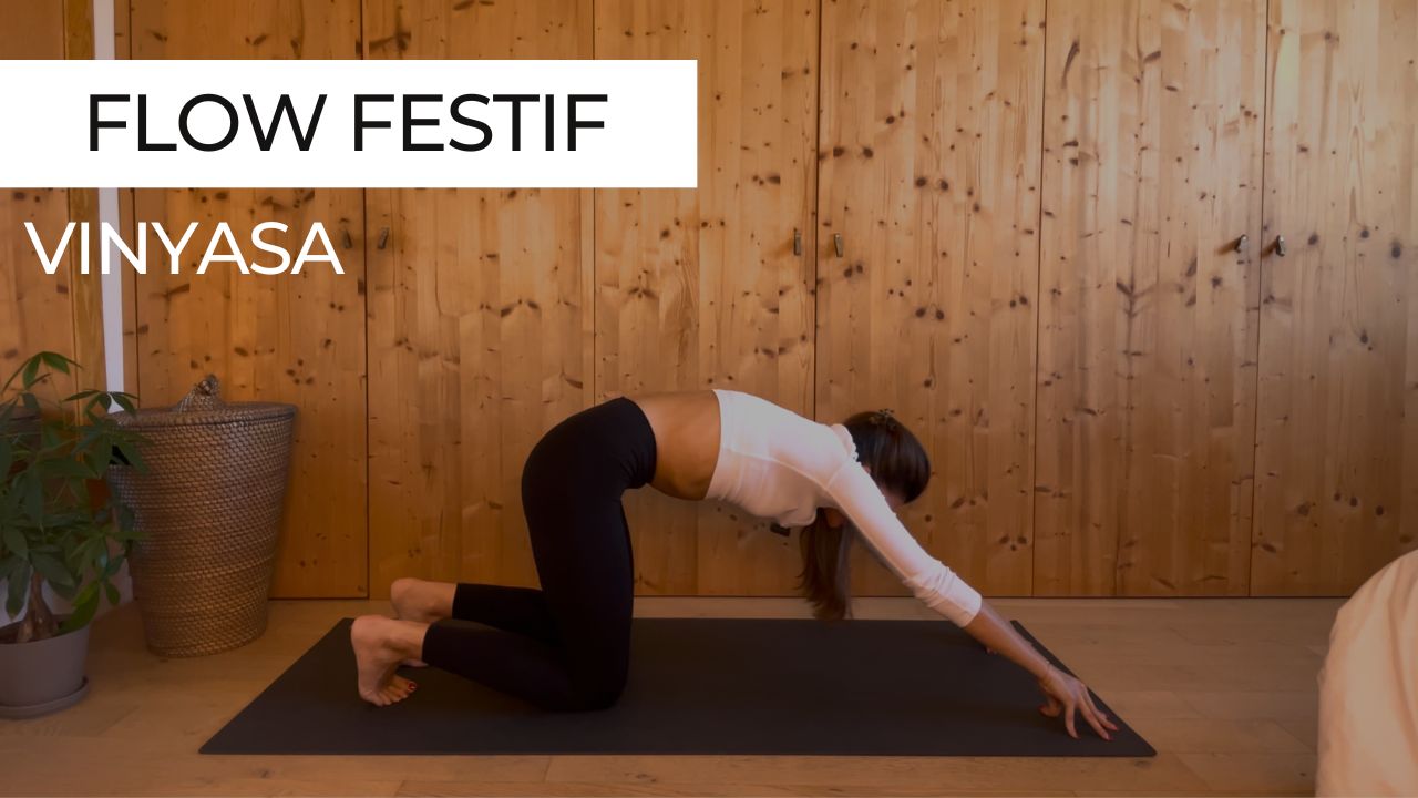 Marie pratiquant une séance de vinyasa intitulée "Flow festif".