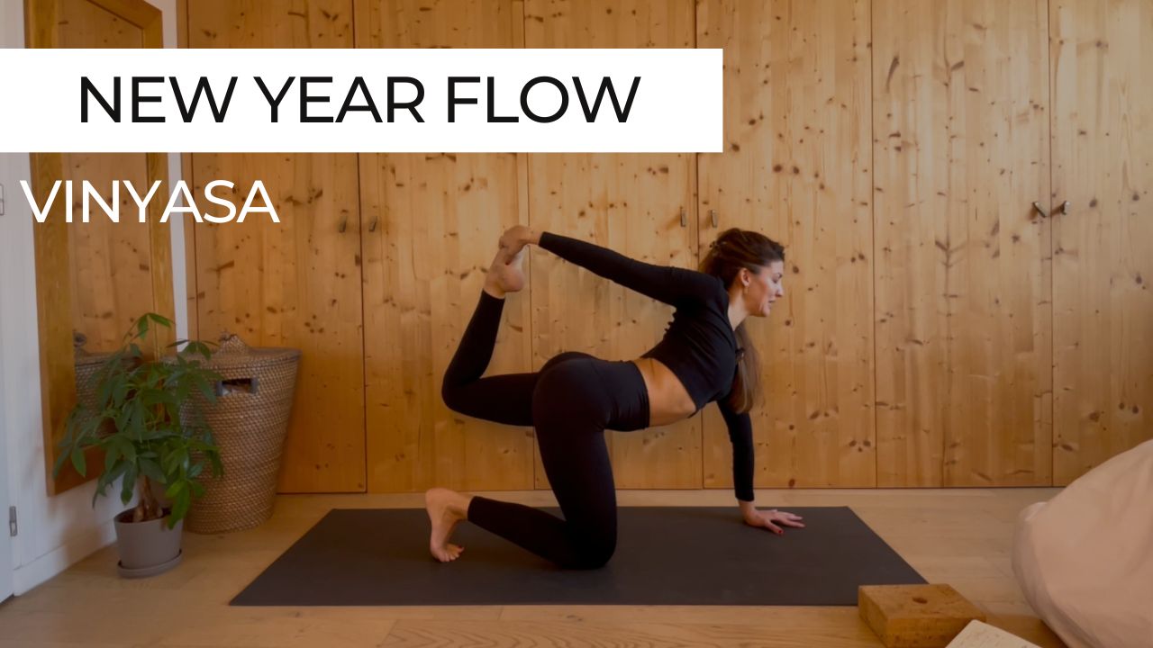 Marie en pleine pratique lors d’une séance de vinyasa intitulée "New Year Flow".